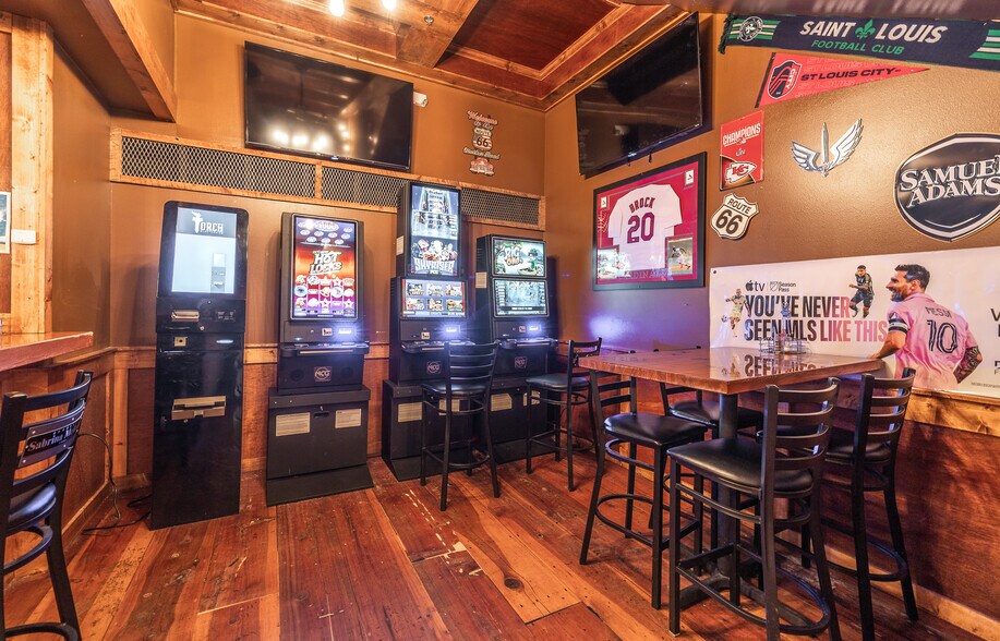 More Photos Of 717 N Pine St, Rolla Restaurant For Sale