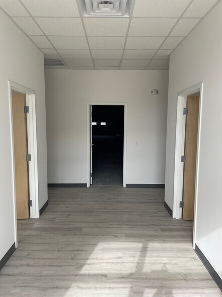 More Photos Of 3217 Pennington Drive, Wilmington Flex For Lease