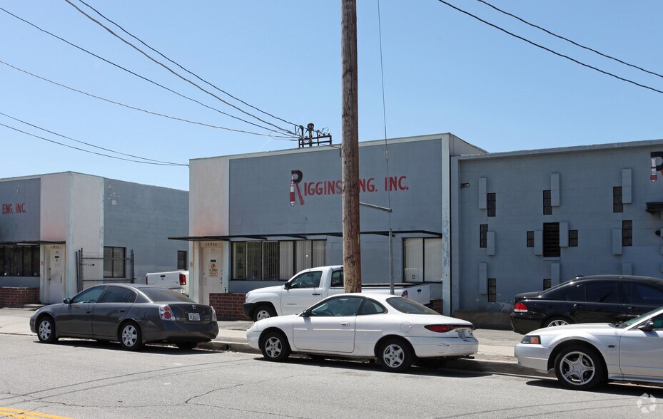 More Photos Of 13932-13936 Saticoy St, Panorama City Warehouse For Sale