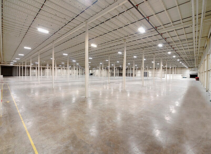 More Photos Of 4545 Fisher Rd, Columbus Distribution For Lease