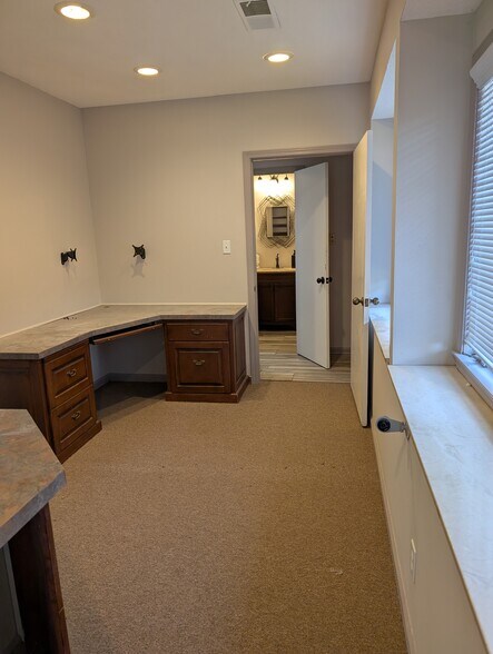 More Photos Of 722 Crossover Ln, Memphis Medical For Lease