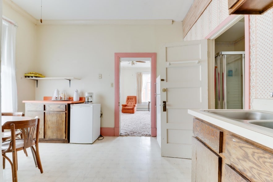 More Photos Of 400 W Victor Ave, Victor Hotel For Sale