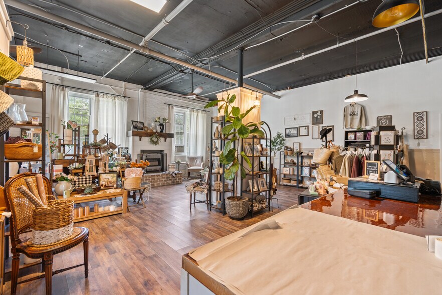 More Photos Of 500 Bridge St, Weissport Restaurant For Sale