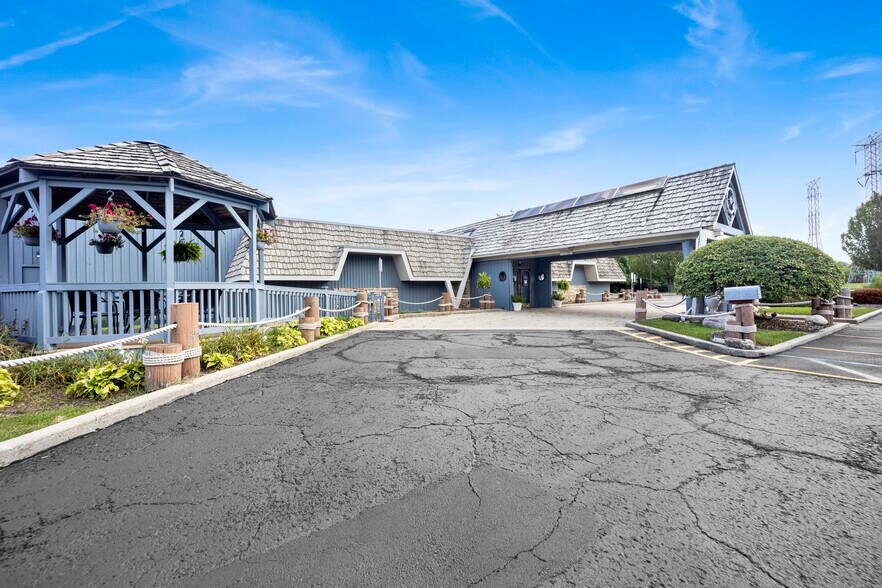 More Photos Of 890 E US Highway 45, Mundelein Freestanding For Sale