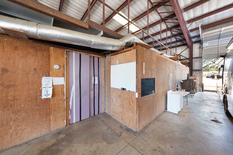 More Photos Of 20741 State Highway 155 S, Flint Light Manufacturing For Sale