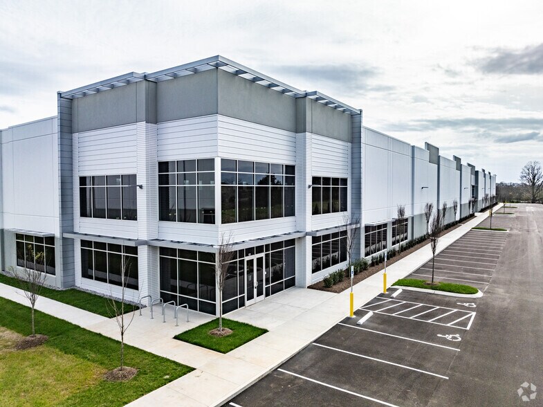 Primary Photo Of 122 Timberline Dr, Spring Hill Distribution For Lease