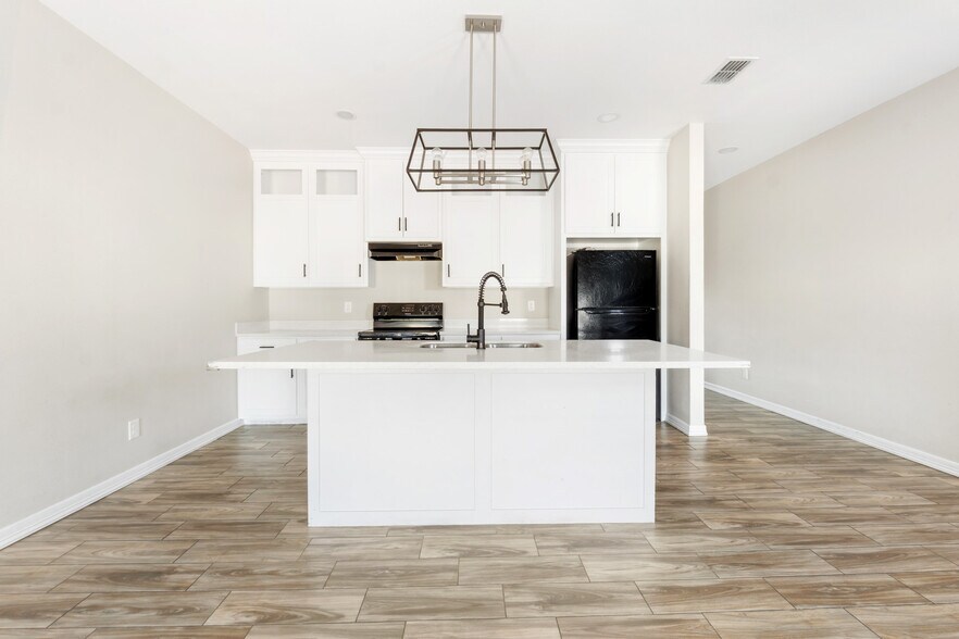 More Photos Of 424 San Mateo Ave, La Joya Apartments For Sale