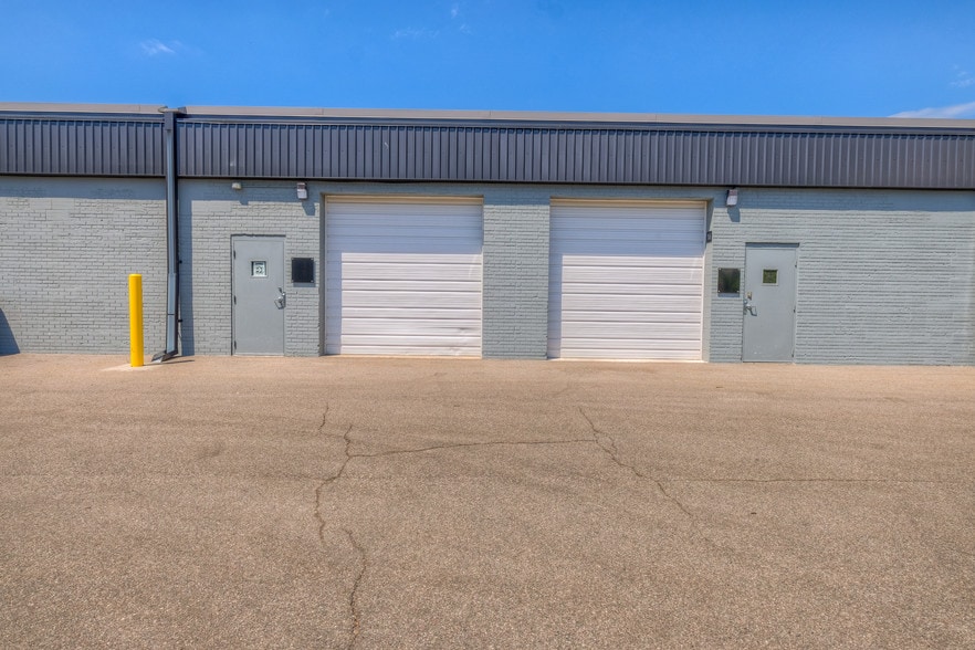 More Photos Of 5250-5280 W 74th St, Edina Light Distribution For Lease