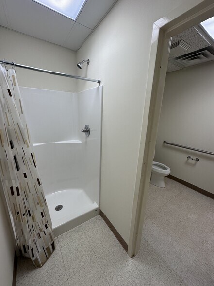 More Photos Of 809 Mt Vernon Rd, Raleigh Showroom For Lease