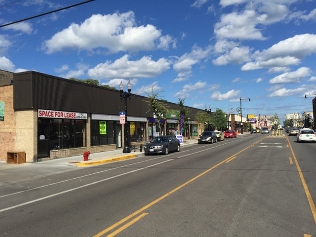 More Photos Of 1700-1720 W Lawrence Ave, Chicago Storefront For Lease