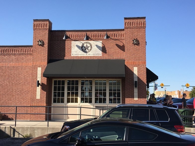 More Photos Of 530 S Main St, Grapevine Freestanding For Lease