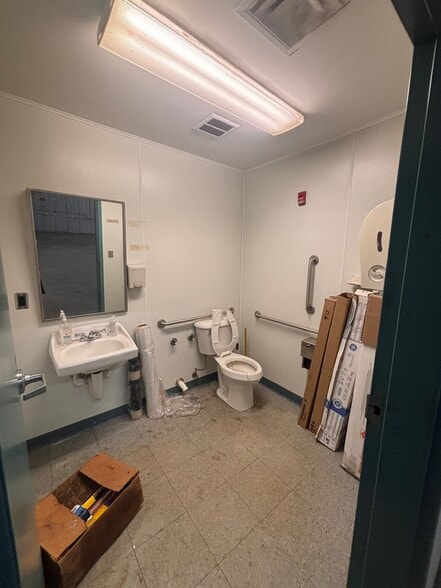 More Photos Of 6263 Taft Rd, Syracuse Warehouse For Lease