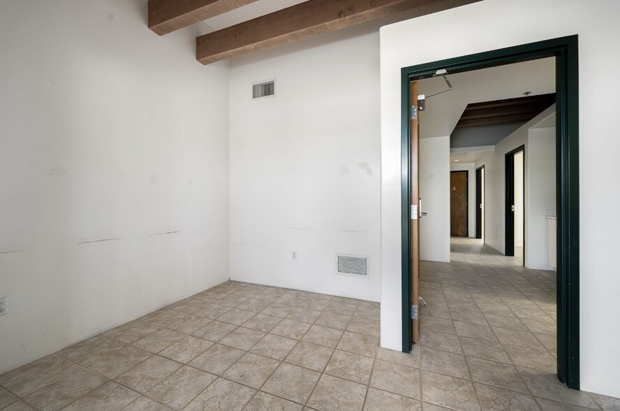 More Photos Of 72301 Country Club Dr, Rancho Mirage Medical For Lease