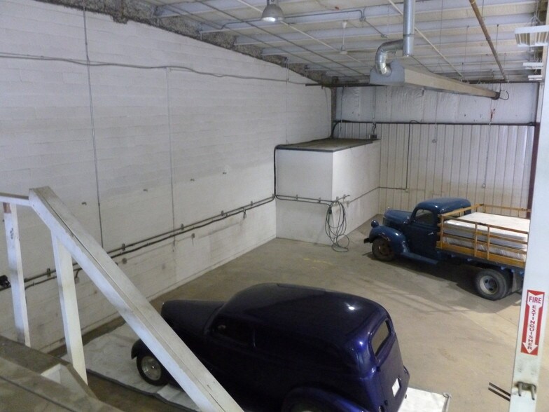 More Photos Of 8319 Chiles Industrial Av, Red Deer Warehouse For Sale