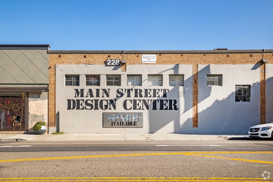 More Photos Of 228 Main St, Venice Showroom For Lease