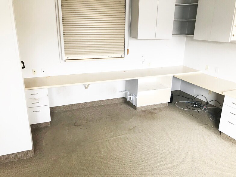 More Photos Of 2815 Pennsylvania Ave, Lansing Medical For Sale