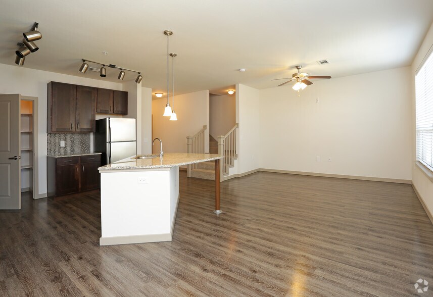 More Photos Of 1601 E Debbie Ln, Mansfield Apartments For Lease