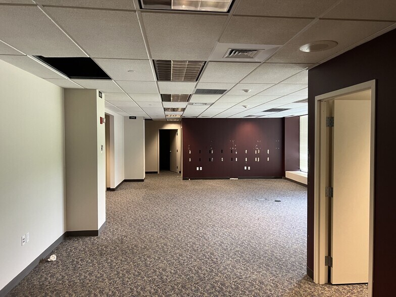 More Photos Of 200 Mill Rd, Fairhaven Medical For Lease