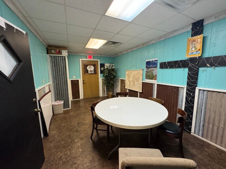 More Photos Of 2130 Country Club Rd, Palestine Golf Course Driving Range For Sale