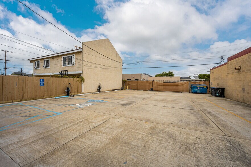 More Photos Of 814-816 N Anaheim Blvd, Anaheim Freestanding For Sale