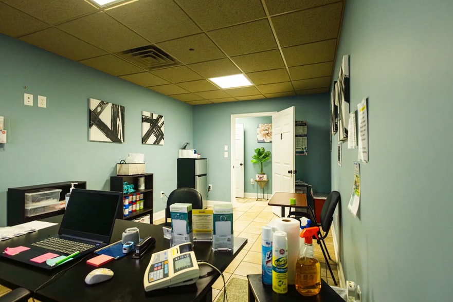 More Photos Of 732 Wade Hampton Blvd, Greenville Storefront Retail Office For Lease