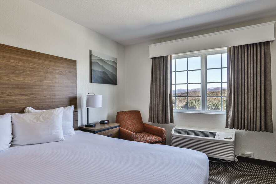 More Photos Of 43 Coosawatee Drive, East Ellijay Hotel For Sale