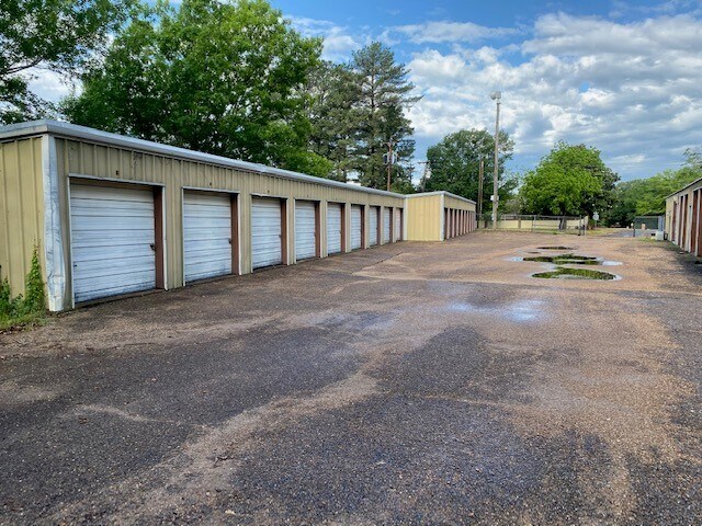 More Photos Of 819 Belmont, Athens Self Storage For Sale
