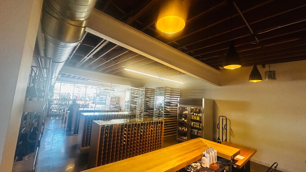 More Photos Of 2311 Lincoln Ave, Altadena Freestanding For Lease
