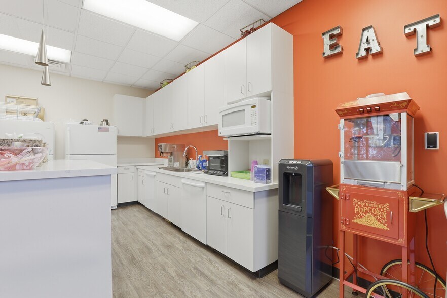 More Photos Of 3911 Castlevale Rd, Yakima Office For Lease