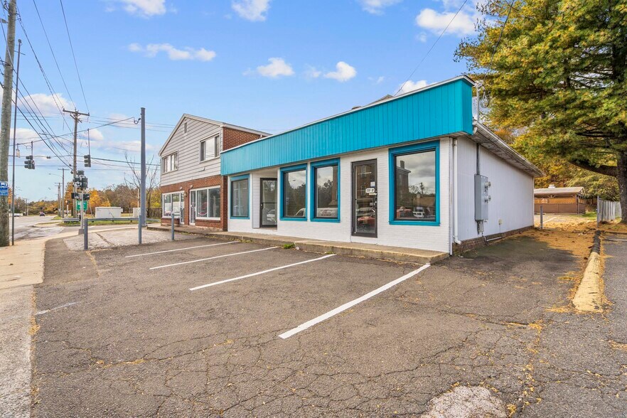 More Photos Of 2980 Whitney Ave, Hamden Storefront Retail Office For Lease