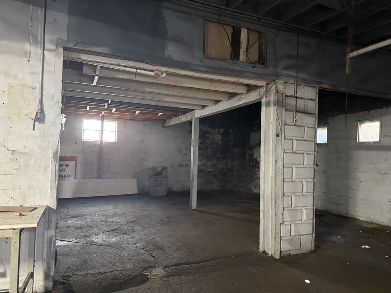 More Photos Of 31 Scott St, New Bedford Service For Sale