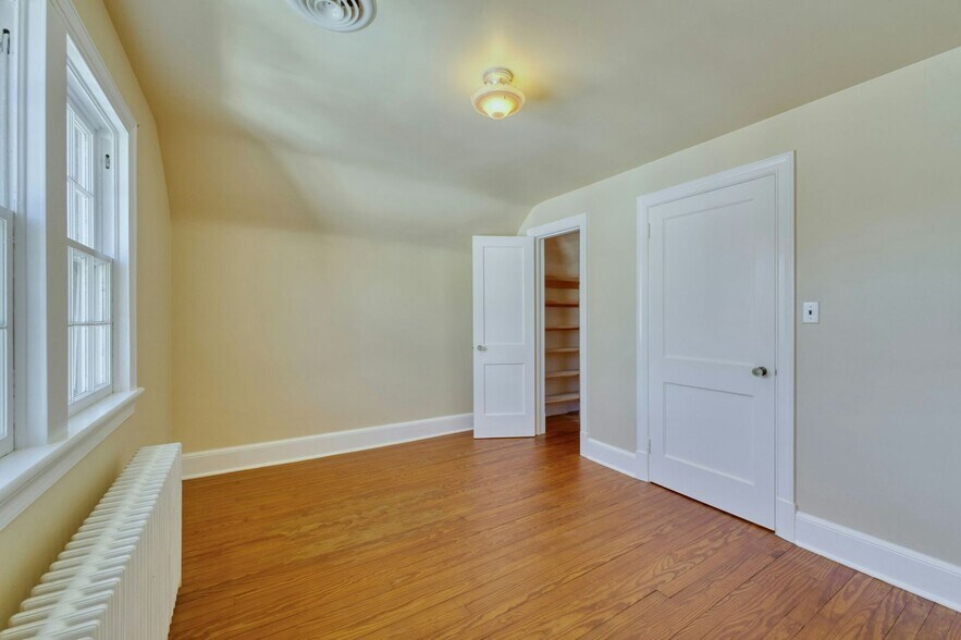 More Photos Of 121 N Hatcher Ave, Purcellville Office For Sale