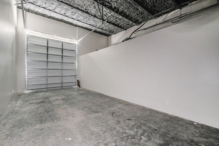 More Photos Of 3313-3345 Porter Rd, Katy Light Manufacturing For Lease