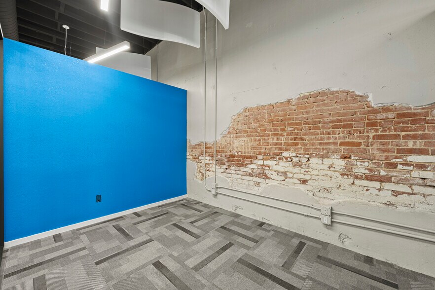 More Photos Of 111 N 4th St, Wills Point Freestanding For Sale