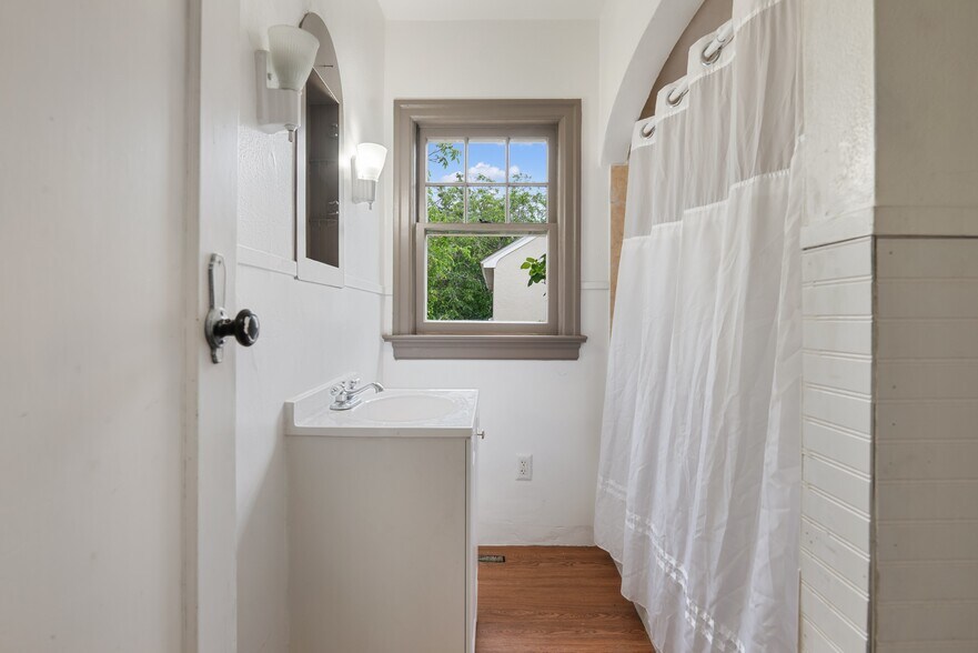 More Photos Of 191 SW 5th Ave, Ontario Specialty For Sale