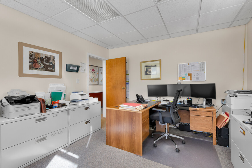 More Photos Of 300 Allegheny Ave, Towson Office For Sale