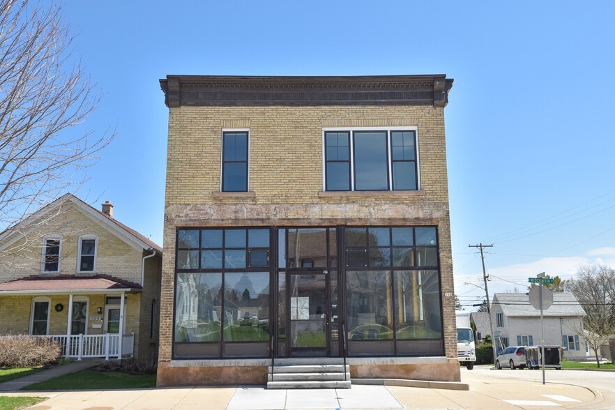 Primary Photo Of 700 N Wisconsin St, Port Washington Flex For Lease