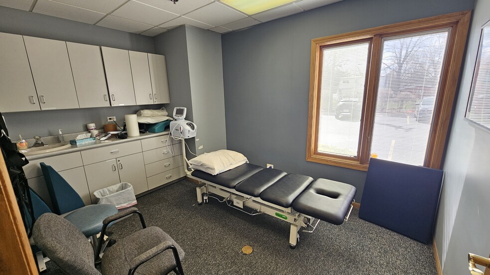 More Photos Of 17236 Harlem Ave, Tinley Park Office For Sale