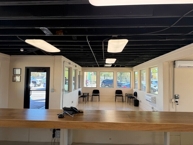 More Photos Of 1002 E Hillsborough Ave, Tampa Storefront For Sale