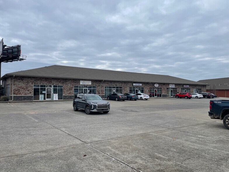 More Photos Of 2237 Lowes Dr, Clarksville Storefront Retail Office For Lease