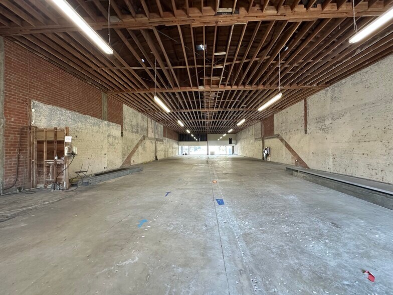 More Photos Of 396-400 S Lake Ave, Pasadena Storefront For Sale