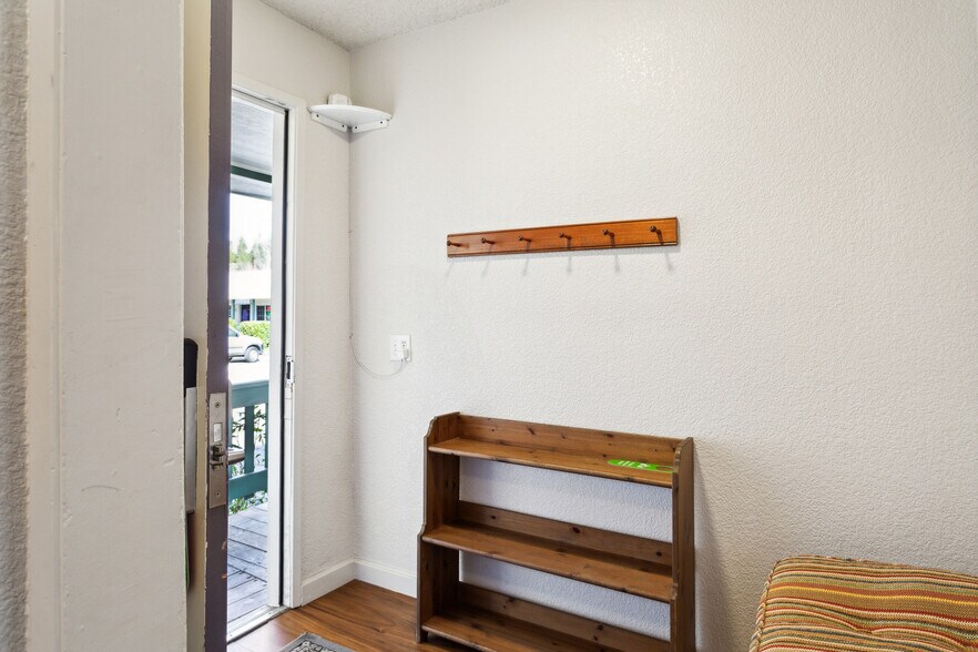 More Photos Of 724 N Mount Shasta Blvd, Mount Shasta Hotel For Sale