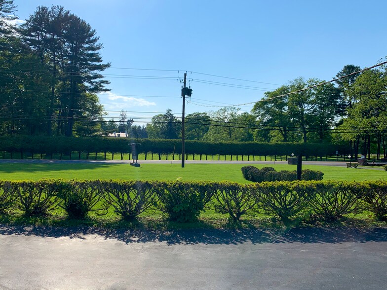 More Photos Of 4100 Albany Post Rd, Hyde Park Hotel For Sale