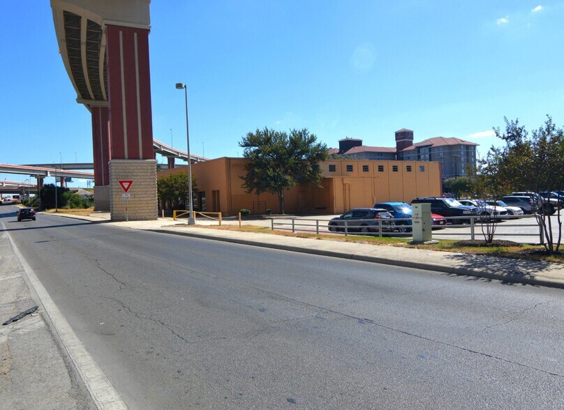 More Photos Of 202 NE Loop 410, San Antonio Flex For Lease