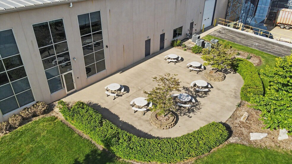 More Photos Of 4044 Brockton Dr, Grand Rapids Manufacturing For Sale