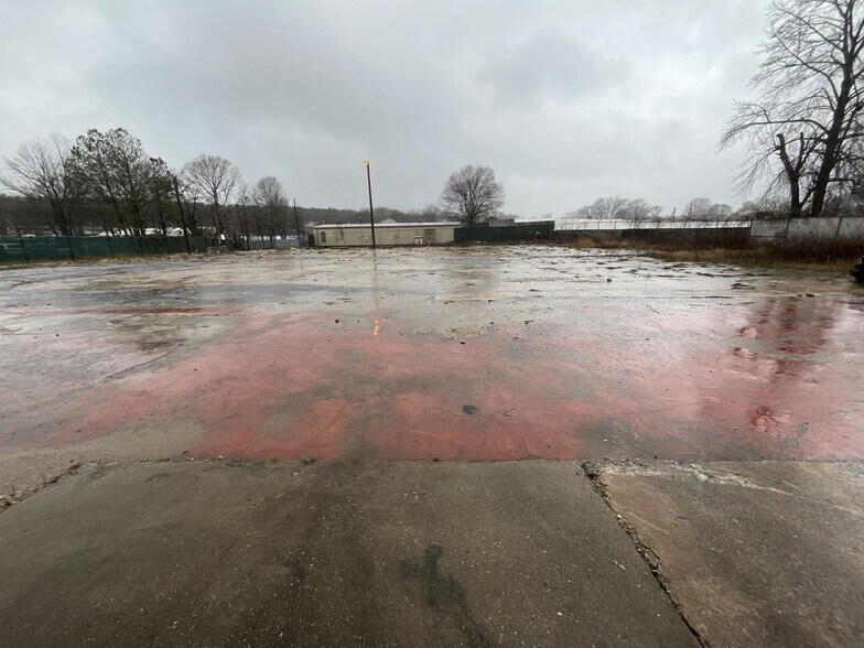 More Photos Of 2441 N Main St, East Point Service For Sale