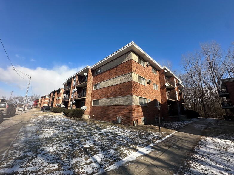 More Photos Of 13039 Wood St, Blue Island Apartments For Sale