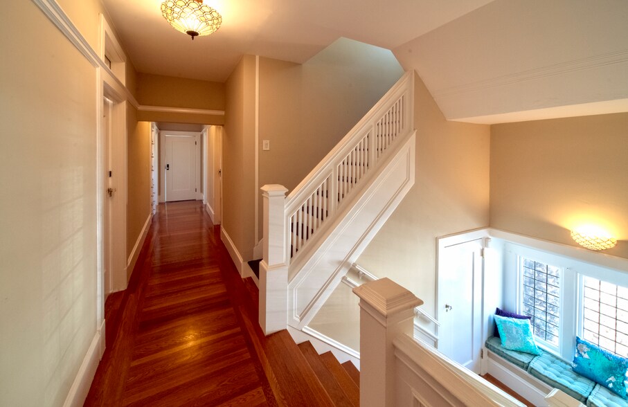 More Photos Of 435 Vernon St, Oakland Specialty For Sale