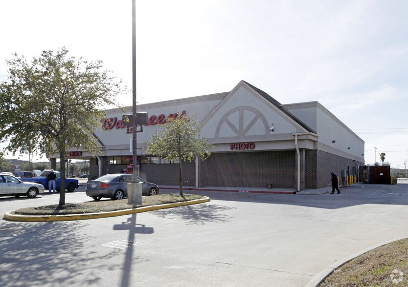 More Photos Of 530 W Little York Rd, Houston Drugstore For Lease