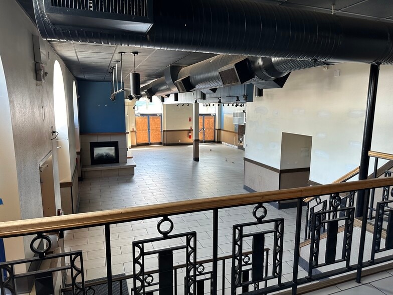 More Photos Of 101 W Park Ave, Long Beach Storefront For Lease